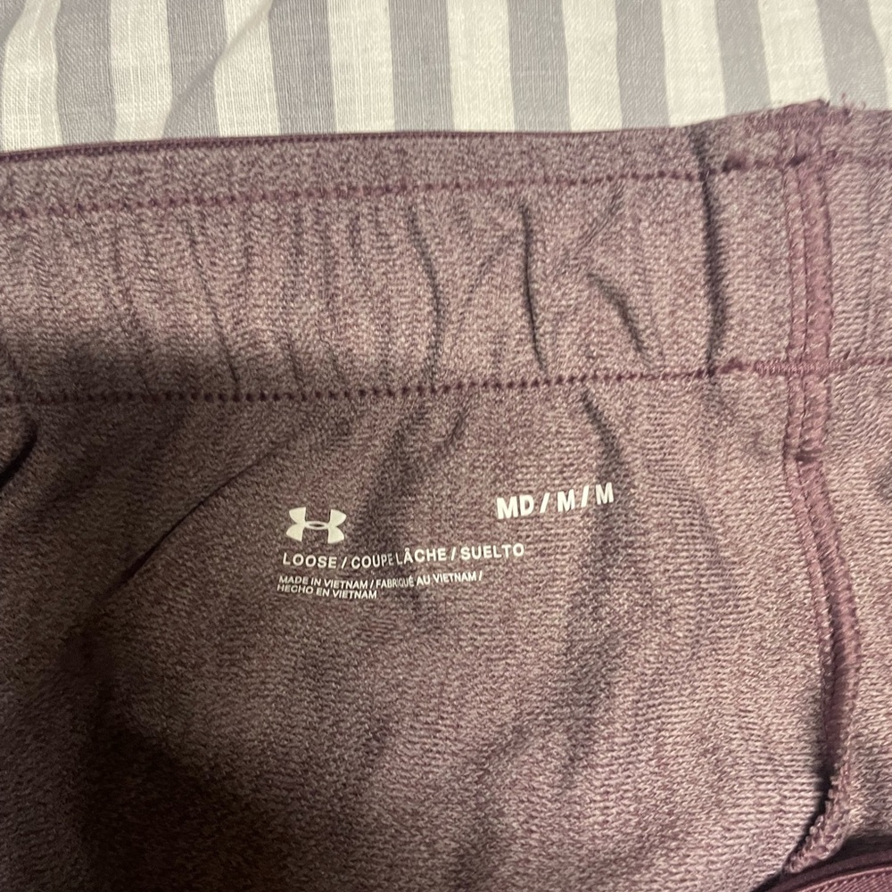 Women’s Under Armour Loose Shorts. Size medium